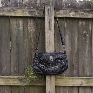 Black leather skull detail medium sized purse